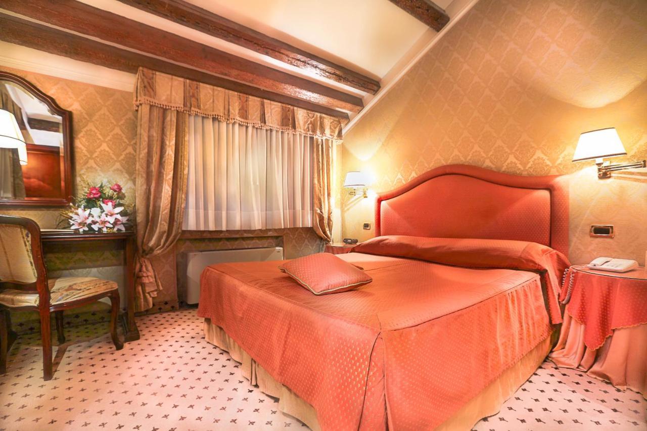 Hotel Colombina Venice Exterior photo