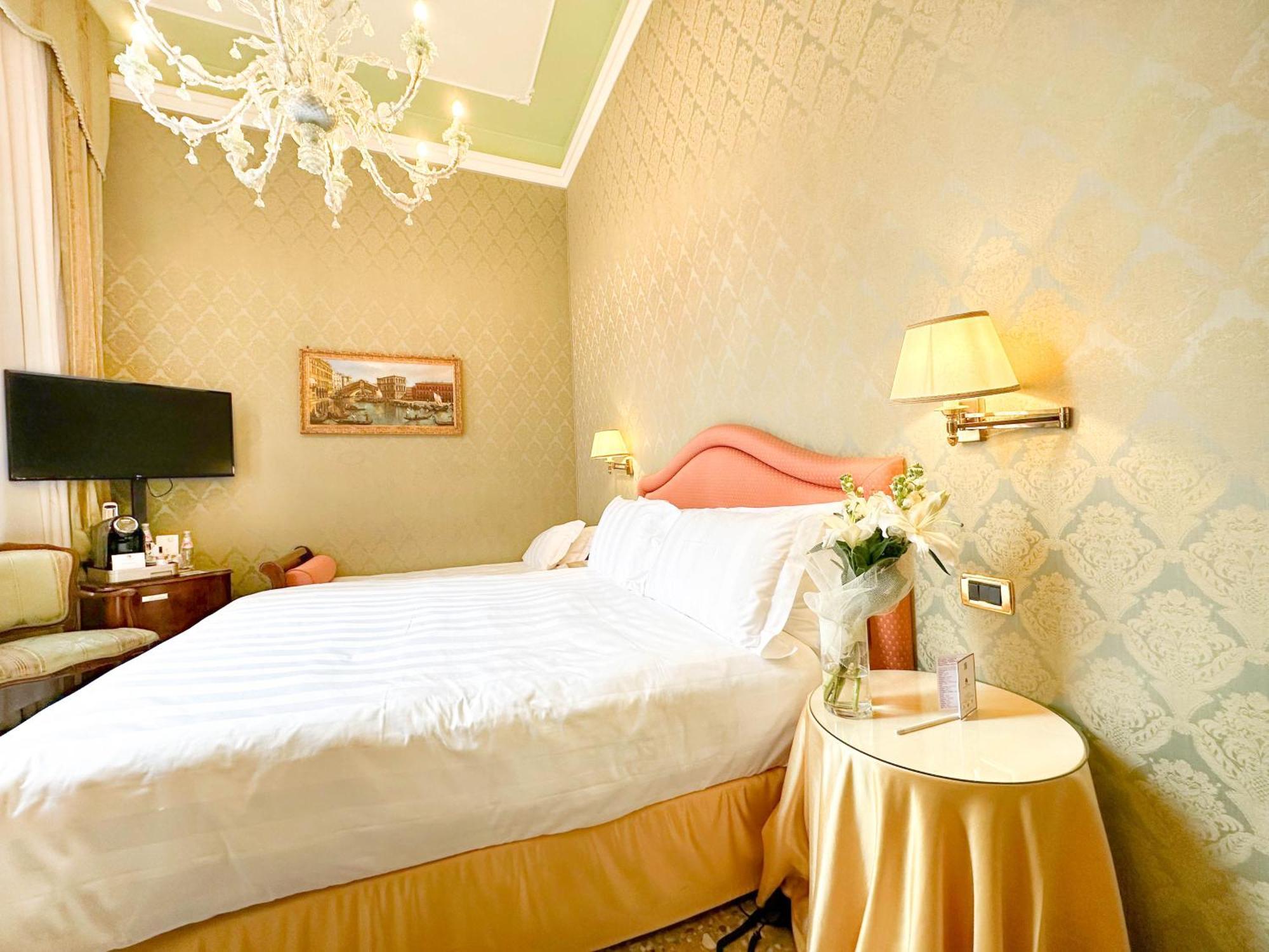 Hotel Colombina Venice Exterior photo