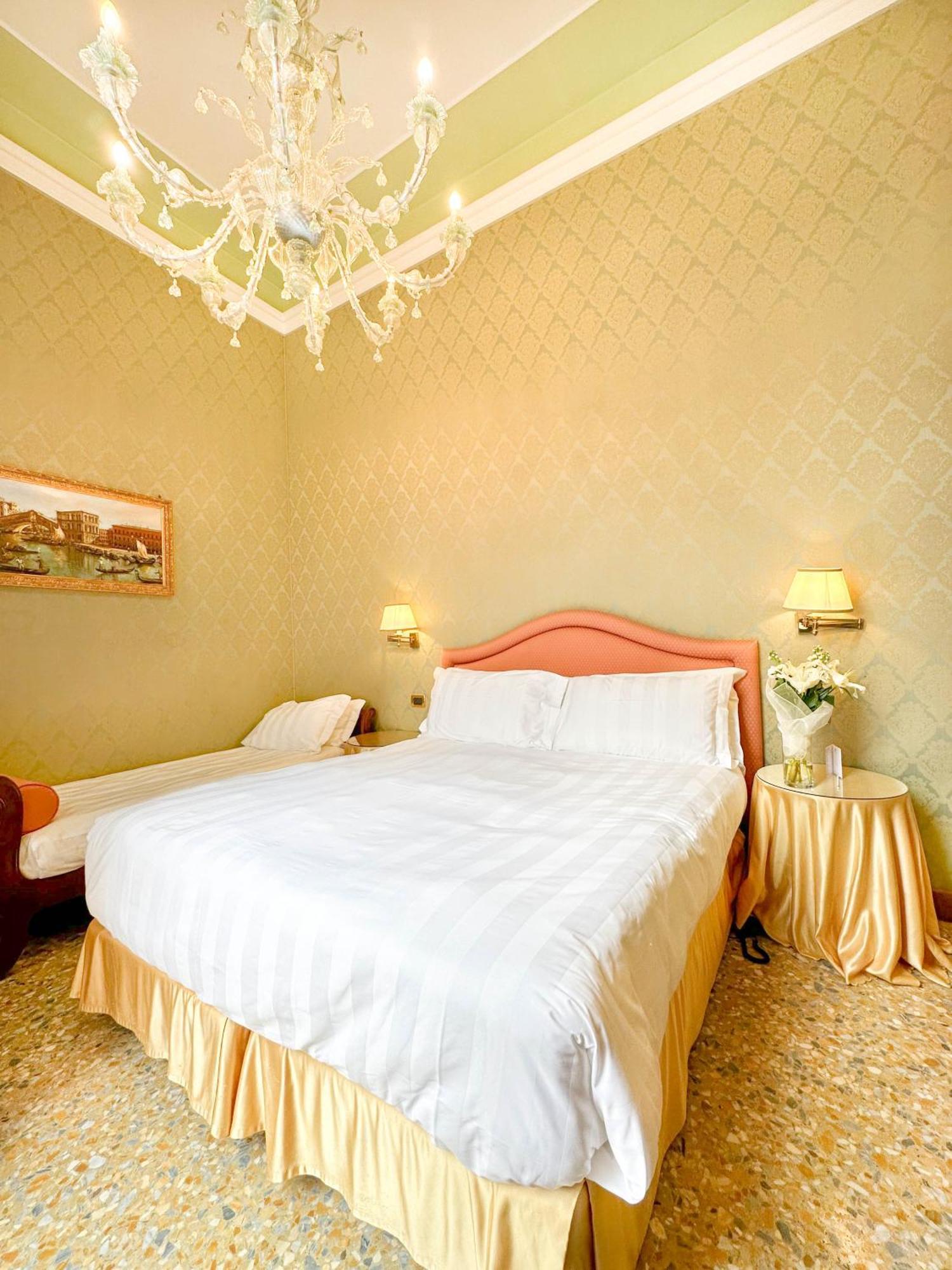 Hotel Colombina Venice Exterior photo