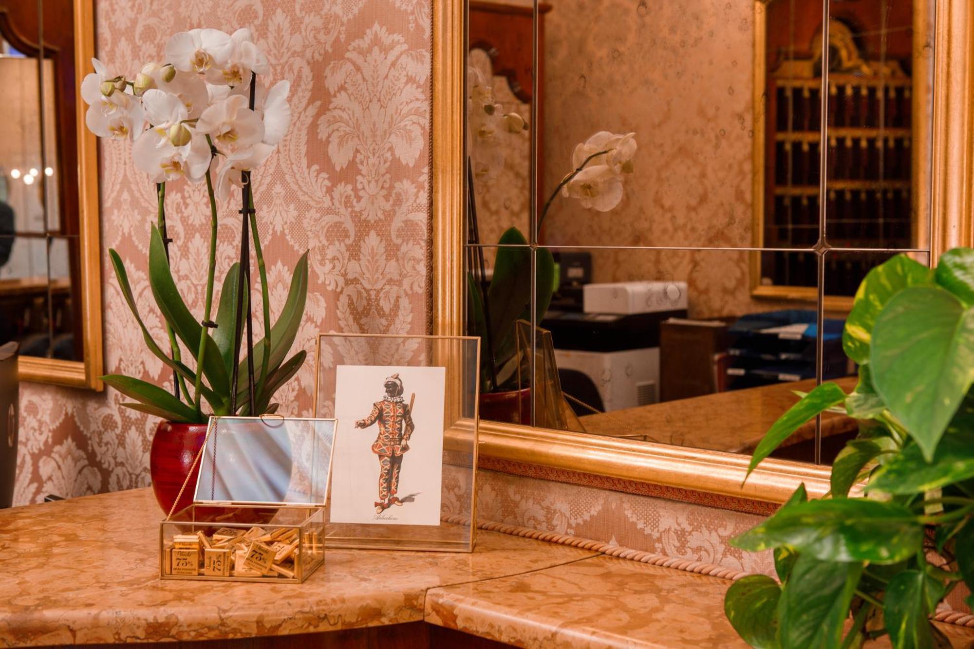 Hotel Colombina Venice Exterior photo